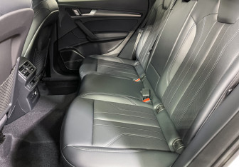 Подержанный автомобиль Audi Q5 2025 года (10 фото)