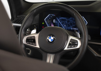 Подержанный автомобиль BMW X7 2024 года (20 фото)