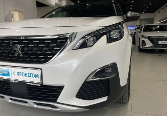 Подержанный автомобиль Peugeot 5008 Suv 2018 года (9 фото)