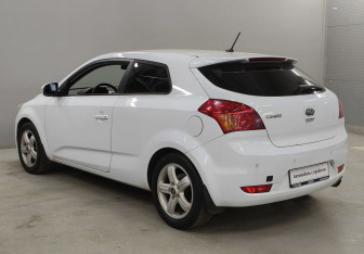 Подержанный автомобиль Kia Ceed Hatchback 2011 года (7 фото)