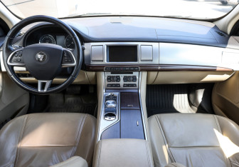 Подержанный автомобиль Jaguar XF Sedan 2014 года (15 фото)