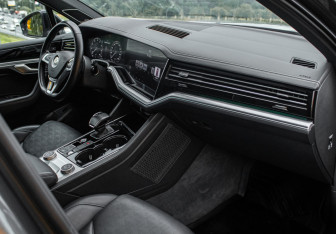 Подержанный автомобиль Volkswagen Touareg 2019 года (7 фото)