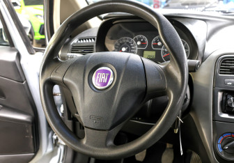 Подержанный автомобиль Fiat Punto Hatchback 2007 года (15 фото)