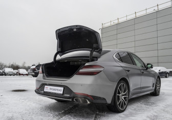 Подержанный автомобиль Genesis G70 2021 года (22 фото)