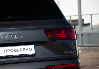 Подержанный автомобиль Audi Q7 2018 года (28 фото)
