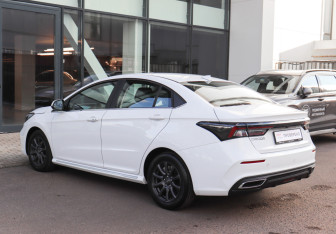 Подержанный автомобиль Omoda S5 2024 года (6 фото)