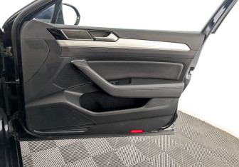 Подержанный автомобиль Volkswagen Passat Wagon 2016 года (25 фото)