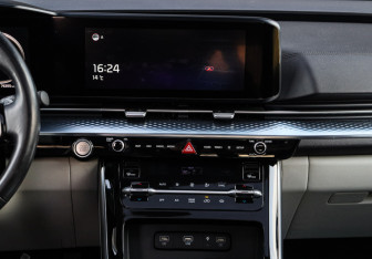 Подержанный автомобиль Kia Carnival 2021 года (17 фото)