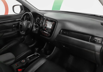 Подержанный автомобиль Mitsubishi Outlander 2016 года (9 фото)