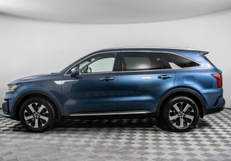 Подержанный автомобиль Kia Sorento 2022 года (8 фото)