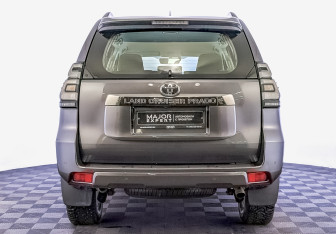 Подержанный автомобиль Toyota Land Cruiser Prado 2020 года (6 фото)