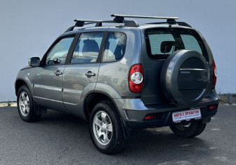 Подержанный автомобиль Chevrolet Niva 2011 года (7 фото)