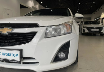 Подержанный автомобиль Chevrolet Cruze Hatchback 2013 года (9 фото)