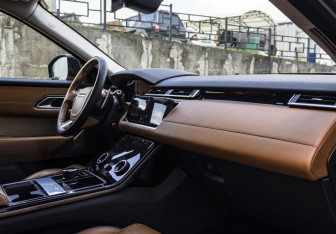 Подержанный автомобиль Land Rover Range Rover Velar 2017 года (15 фото)