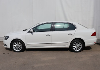 Подержанный автомобиль Skoda Superb Liftback 2013 года (8 фото)
