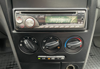Подержанный автомобиль Kia Spectra Sedan 2006 года (14 фото)