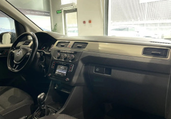 Подержанный автомобиль Volkswagen Caddy Compactvan 2016 года (10 фото)