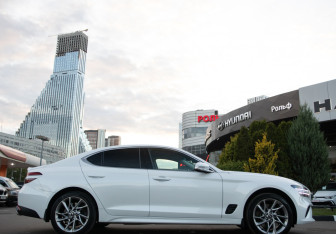 Подержанный автомобиль Genesis G70 2021 года (3 фото)