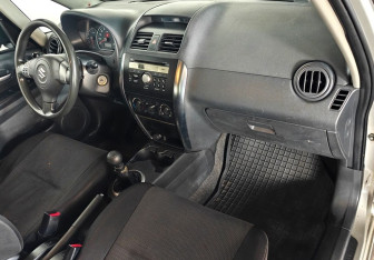 Подержанный автомобиль Suzuki SX4 Sedan 2008 года (11 фото)