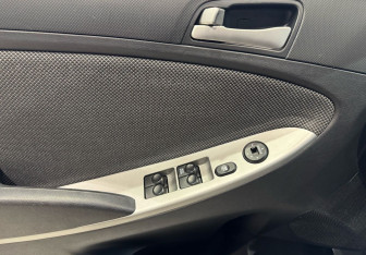 Подержанный автомобиль Hyundai Solaris Sedan 2013 года (16 фото)