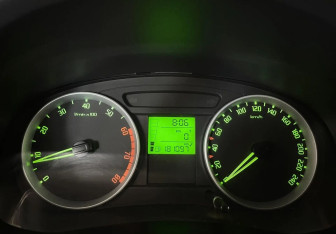 Подержанный автомобиль Skoda Fabia Wagon 2009 года (15 фото)