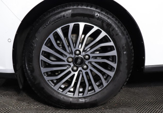 Подержанный автомобиль Ford S-MAX 2018 года (10 фото)