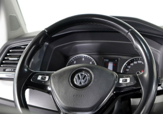 Подержанный автомобиль Volkswagen Multivan 2019 года (10 фото)