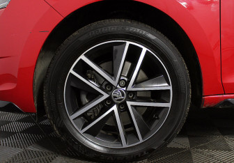 Подержанный автомобиль Skoda Rapid Liftback 2018 года (12 фото)