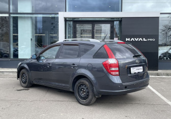 Подержанный автомобиль Kia Ceed Wagon 2011 года (7 фото)