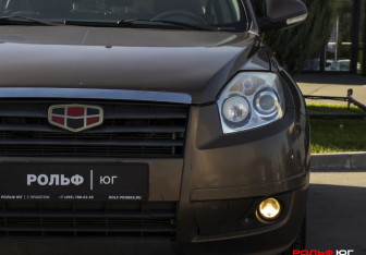 Подержанный автомобиль Geely Emgrand X7 2015 года (22 фото)