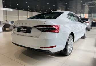 Новый Skoda Superb Liftback 2025 (5 фото)