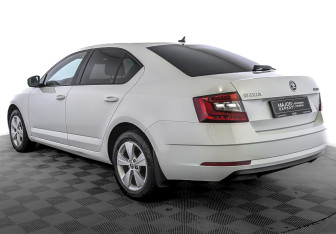 Подержанный автомобиль Skoda Octavia Liftback 2019 года (7 фото)
