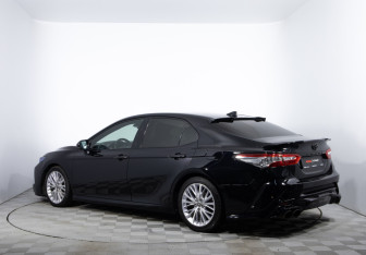 Подержанный автомобиль Toyota Camry Sedan 2020 года (7 фото)