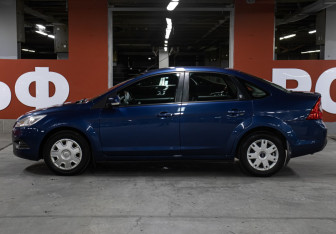 Подержанный автомобиль Ford Focus Sedan 2008 года (8 фото)