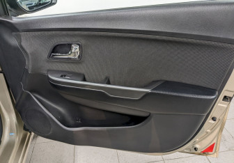 Подержанный автомобиль Kia Rio Sedan 2012 года (19 фото)