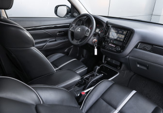 Подержанный автомобиль Mitsubishi Outlander 2022 года (10 фото)