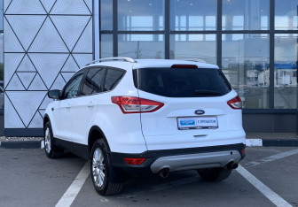 Подержанный автомобиль Ford Kuga 2014 года (6 фото)
