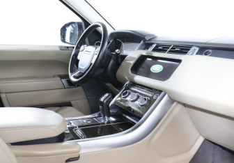 Подержанный автомобиль Land Rover Range Rover Sport 2017 года (9 фото)