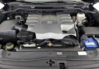 Подержанный автомобиль Toyota Land Cruiser Suv 2016 года (9 фото)