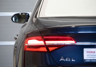 Подержанный автомобиль Audi A8 2016 года (38 фото)