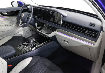 Подержанный автомобиль Hongqi HS5 2024 года (12 фото)