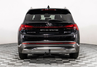 Подержанный автомобиль Hyundai Santa Fe 2022 года (3 фото)