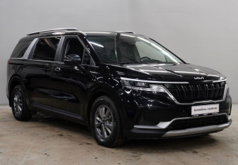 Подержанный автомобиль Kia Carnival 2021 года (3 фото)