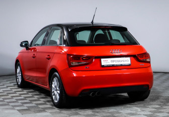 Подержанный автомобиль Audi A1 2012 года (7 фото)