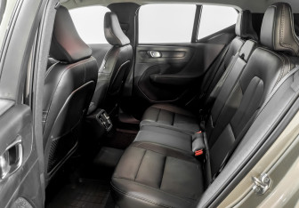 Подержанный автомобиль Volvo XC40 2019 года (12 фото)