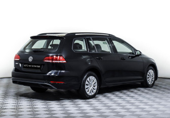 Подержанный автомобиль Volkswagen Golf Wagon 2018 года (5 фото)