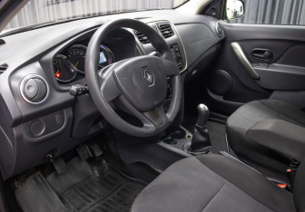 Подержанный автомобиль Renault Logan Sedan 2014 года (15 фото)