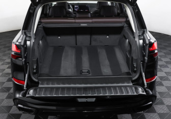 Подержанный автомобиль BMW X5 2024 года (10 фото)