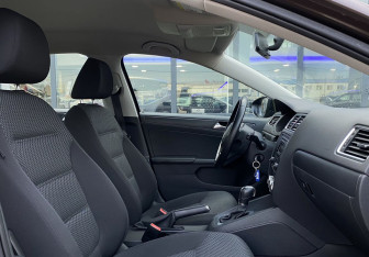 Подержанный автомобиль Volkswagen Jetta Sedan 2014 года (18 фото)