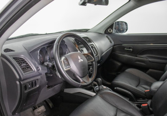 Подержанный автомобиль Mitsubishi ASX 2012 года (10 фото)